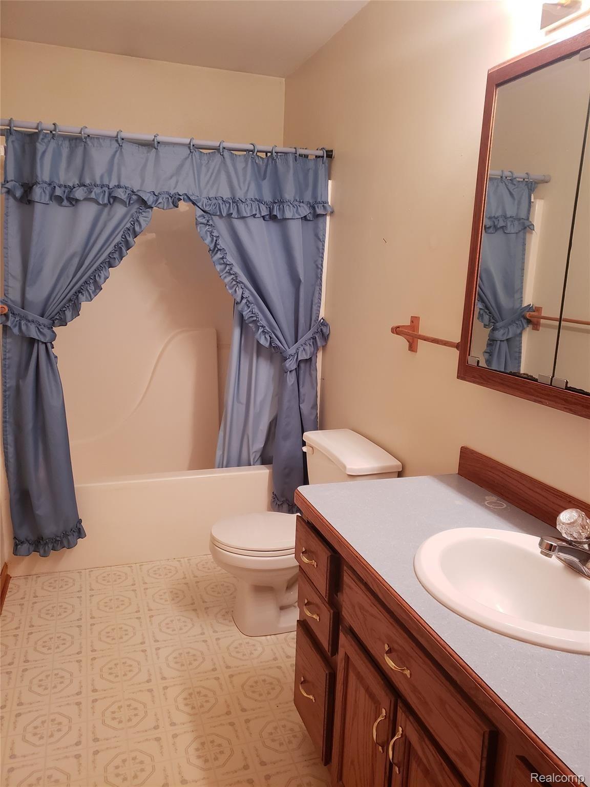4552 Catlin Road Columbiaville, MI 48421 - Photo 18 of 41 Full Bath 2
