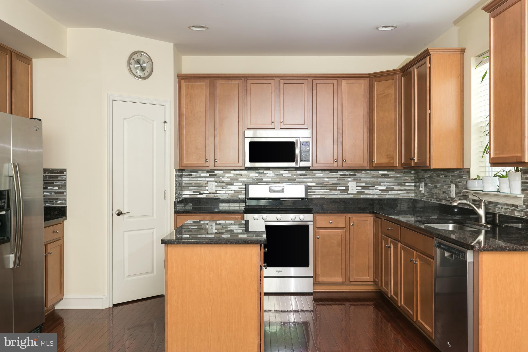 42251 Castle Ridge Square Ashburn, VA 20148 - Photo 11 of 29 Kitchen with SS appliances and tons of storage