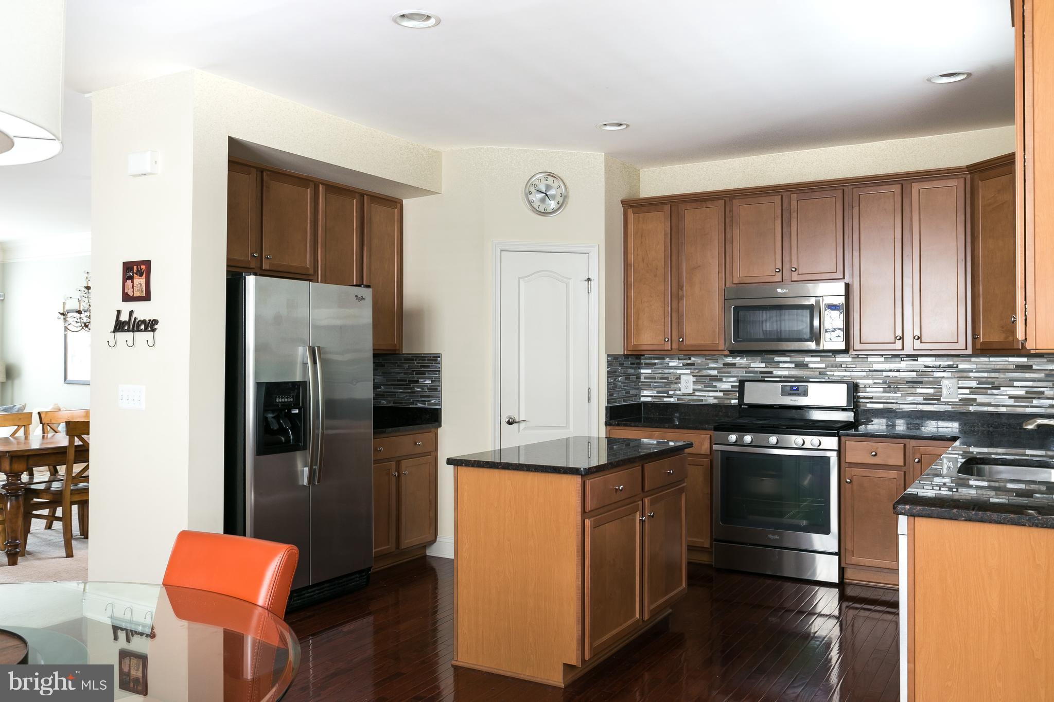 42251 Castle Ridge Square Ashburn, VA 20148 - Photo 12 of 29 Kitchen with island, pantry, granite