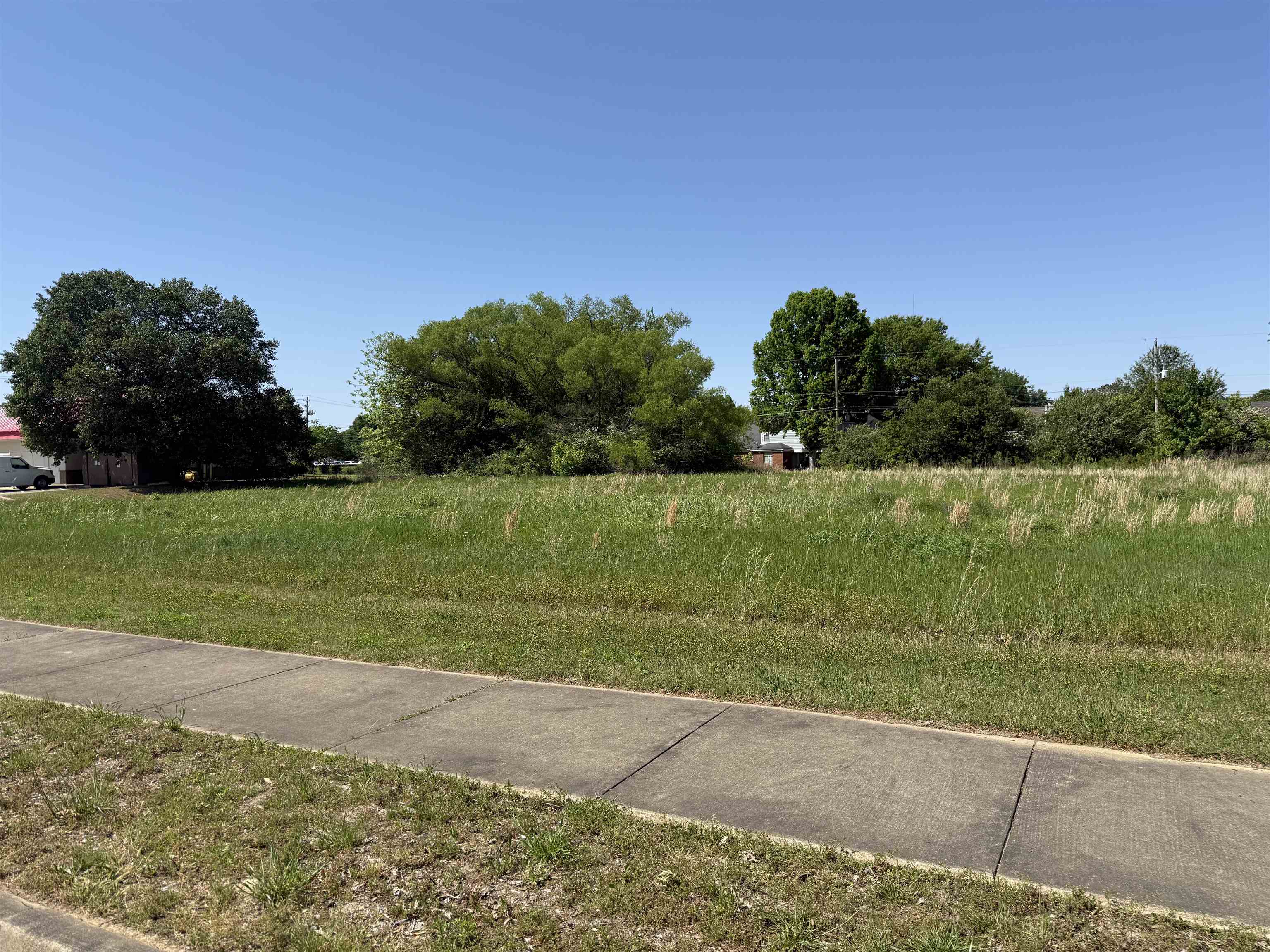 Reese Road Memphis, TN 38133 - Photo 2 of 3 a view of a lake with a big yard