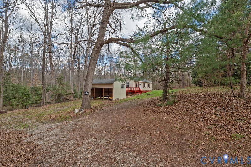 4590 Fox Chase Run Road Gum Spring, VA 23065 - Photo 17 of 31 Driveway