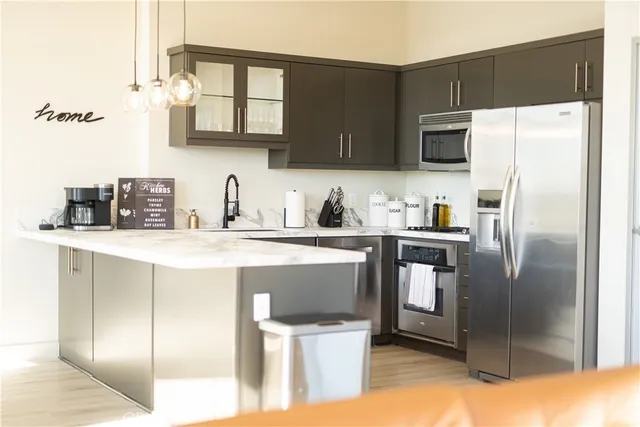 $1,250,000 | 435 West Center Street Promenade, Unit 401, Anaheim, CA 92805