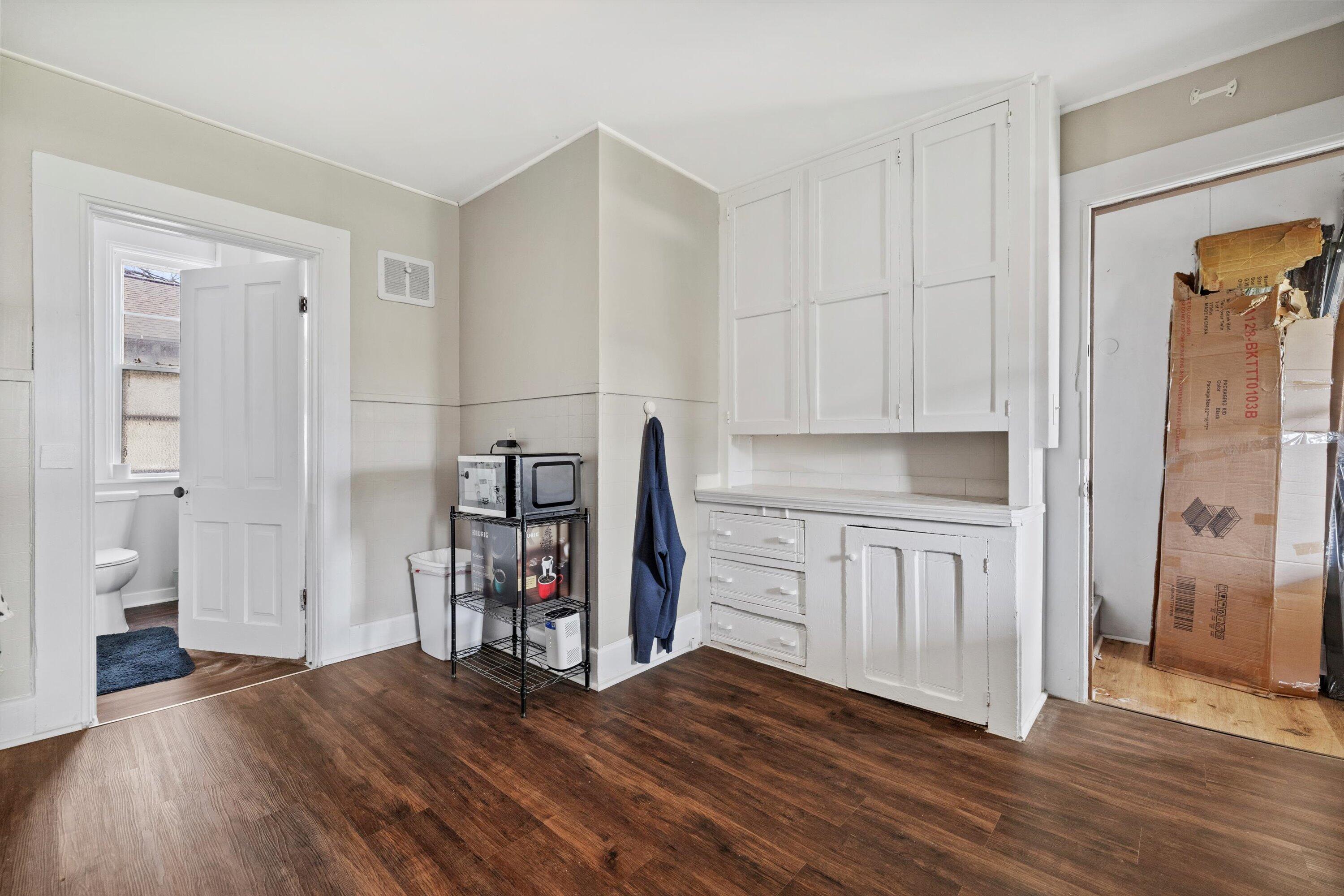1220 North Wisconsin Street Racine, WI 53402 - Photo 4 of 21 Kitchen