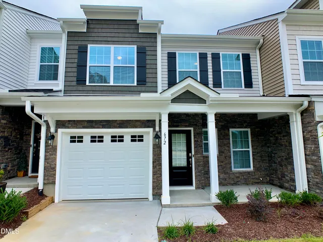 $1,825 | 672 Barneswyck Drive, Fuquay-Varina, NC 27526