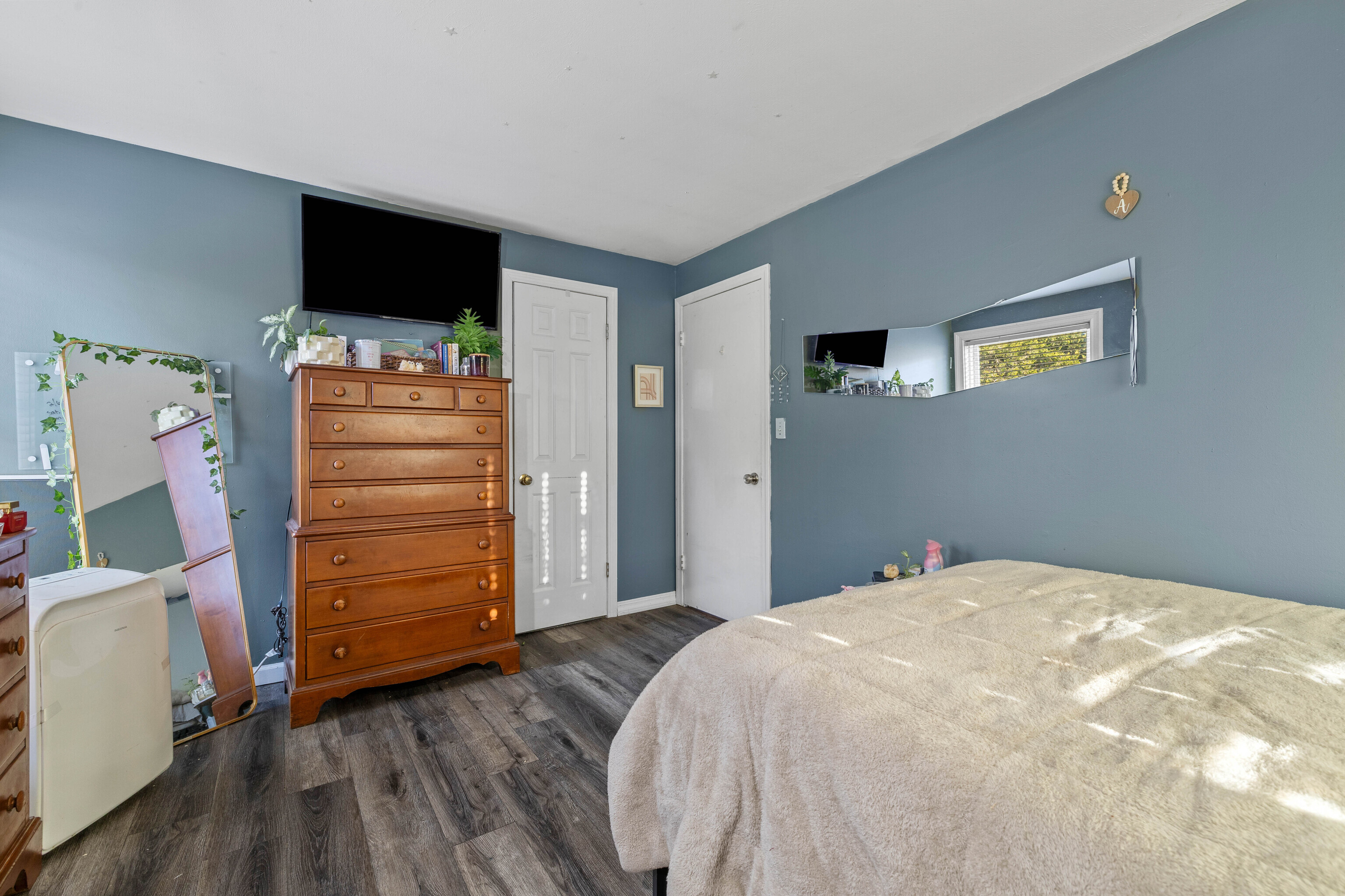 4 Van Dyke Lane Clinton, CT 06413 - Photo 20 of 38 a bedroom with a bed and a flat screen tv