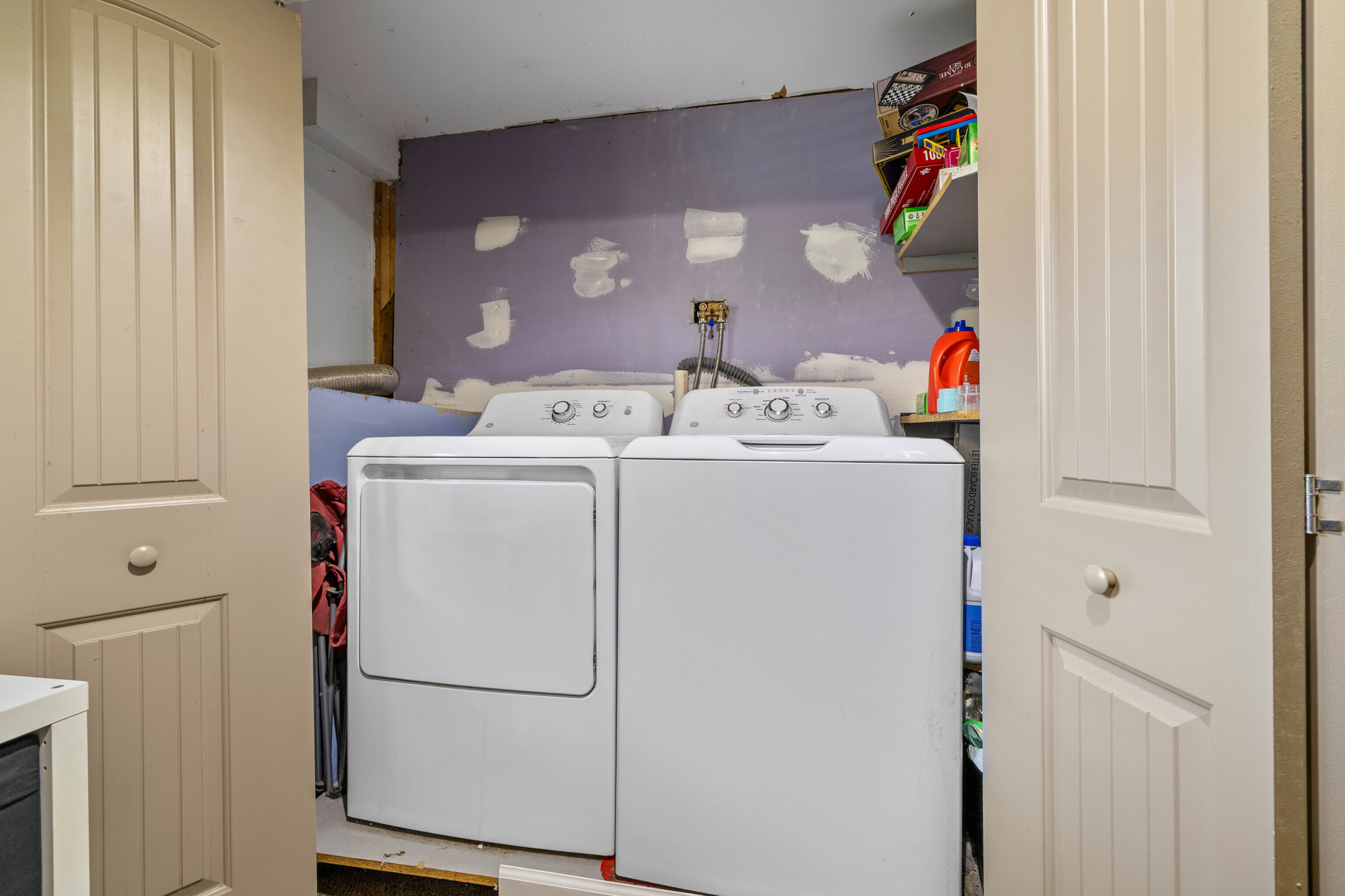 4 Van Dyke Lane Clinton, CT 06413 - Photo 28 of 38 a utility room with dryer and washer