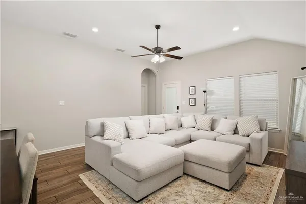 $1,800 | 304 South Tecate Drive, Mission, TX 78572