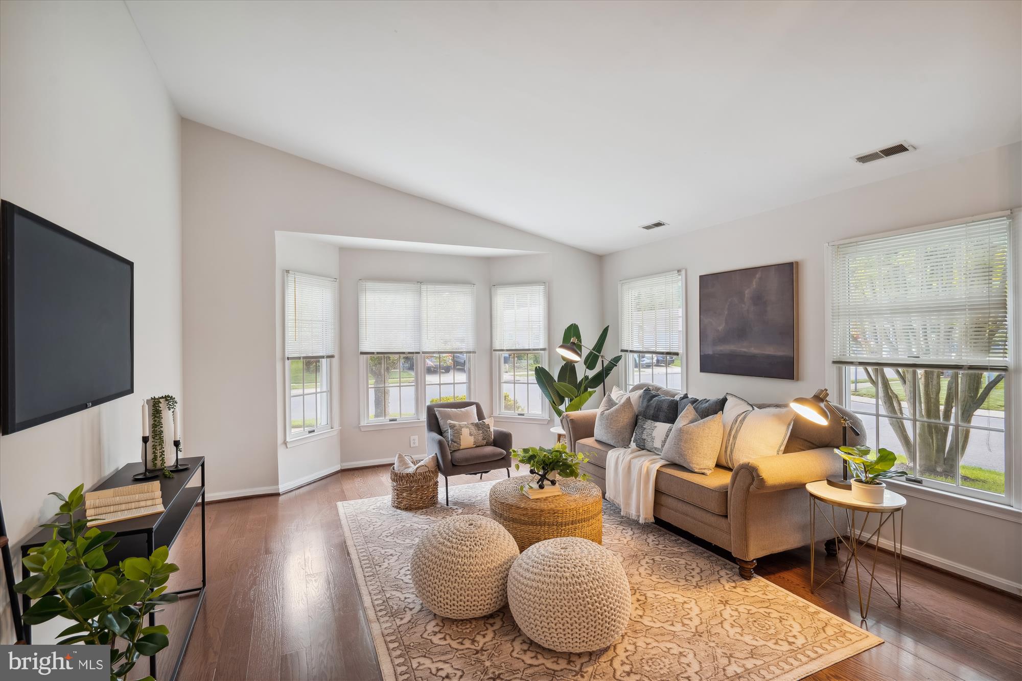 798 Eastern Point Road Annapolis, MD 21401 - Photo 11 of 61 Living Room