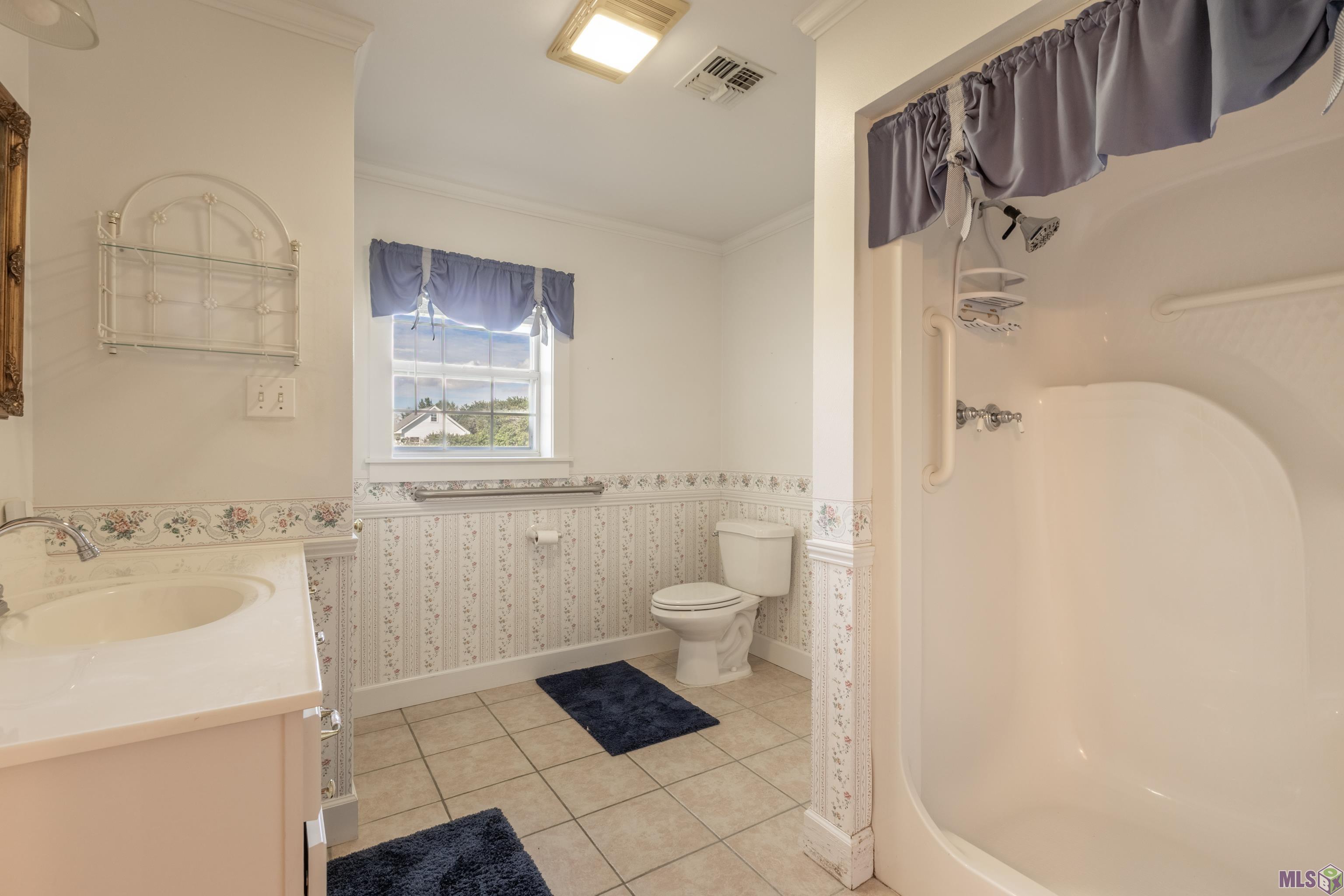 175 Lake View Drive Raceland, LA 70394 - Photo 11 of 25