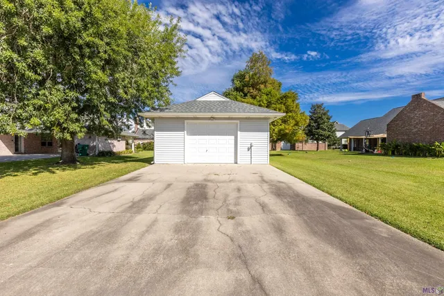 $289,000 | 175 Lake View Drive, Raceland, LA 70394