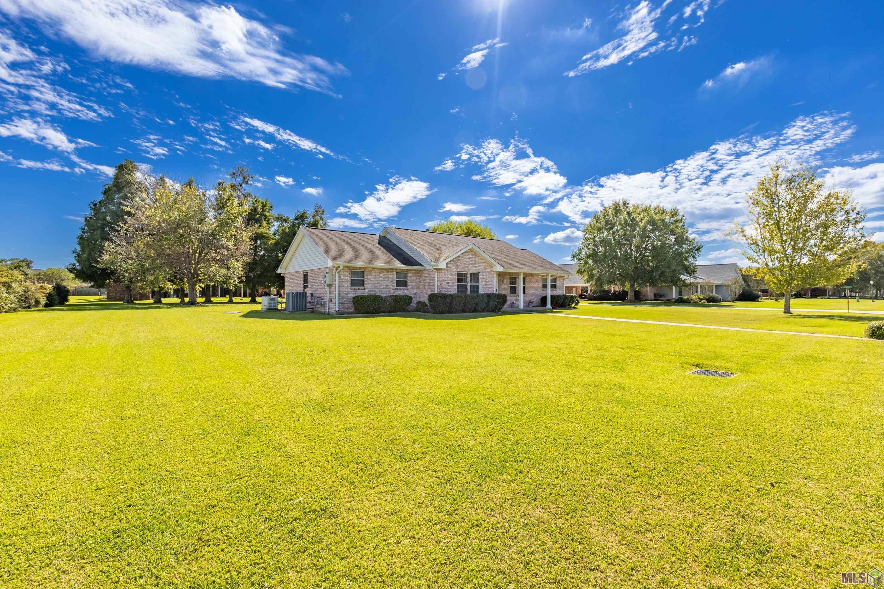 175 Lake View Drive Raceland, LA 70394 - Photo 2 of 25