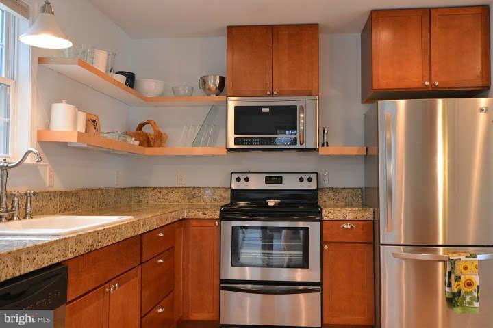 558 Riverside Drive Pasadena, MD 21122 - Photo 12 of 30 Kitchen