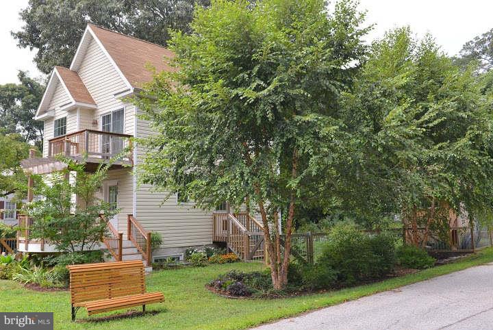 558 Riverside Drive Pasadena, MD 21122 - Photo 22 of 30 Side Yard w/ Bench