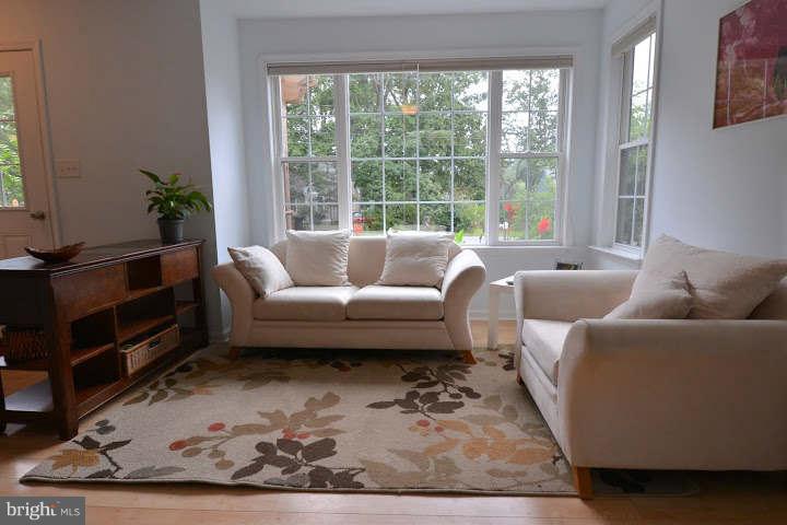 558 Riverside Drive Pasadena, MD 21122 - Photo 7 of 30 Living Room