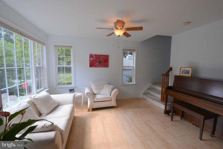 558 Riverside Drive Pasadena, MD 21122 - Photo 9 of 30 Living Room