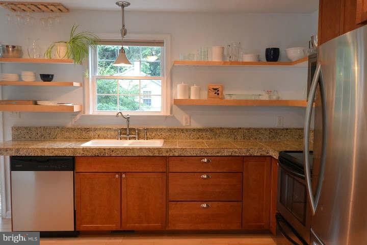 558 Riverside Drive Pasadena, MD 21122 - Photo 10 of 30 Kitchen