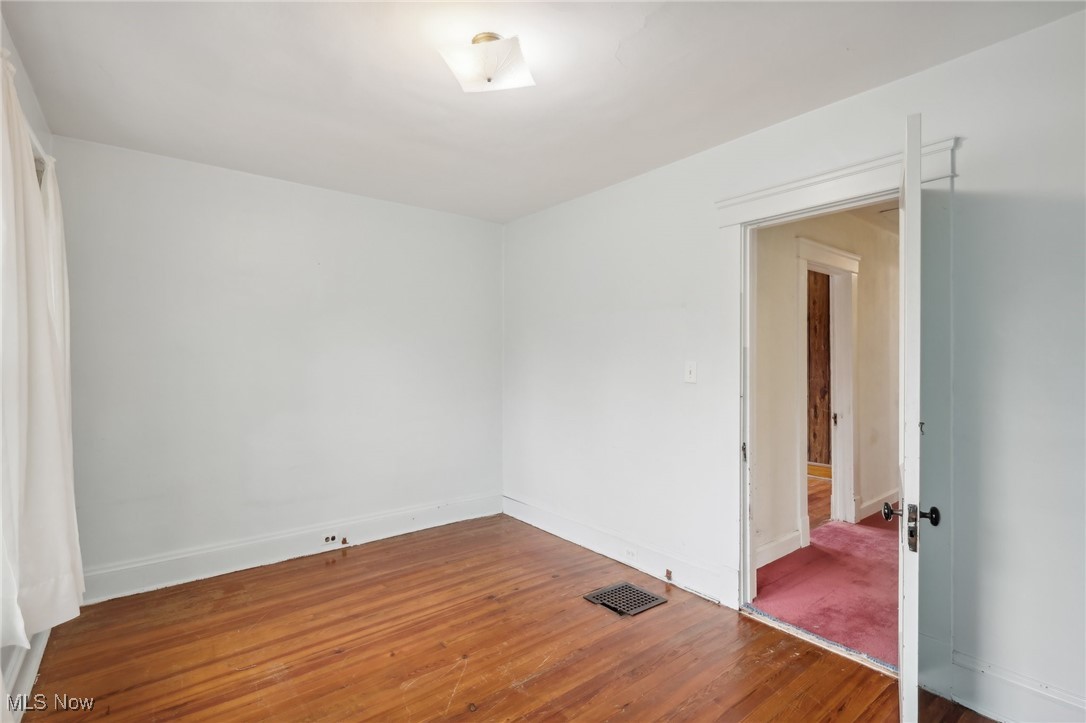 1672 South Green Road Cleveland, OH 44121 - Photo 24 of 35