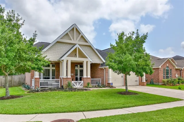 $2,600 | 2301 Shadow Falls Lane, Pearland, TX 77584