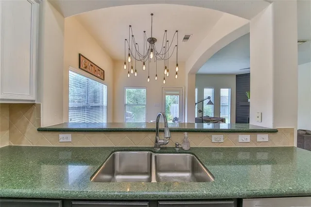 $2,600 | 2301 Shadow Falls Lane, Pearland, TX 77584