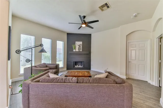 $2,600 | 2301 Shadow Falls Lane, Pearland, TX 77584