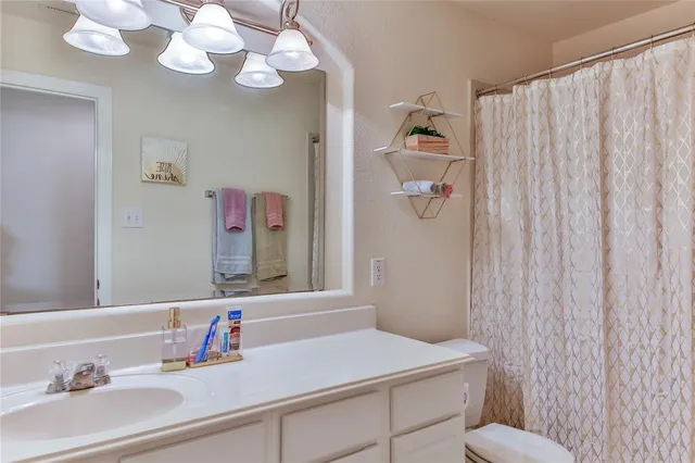 $2,600 | 2301 Shadow Falls Lane, Pearland, TX 77584