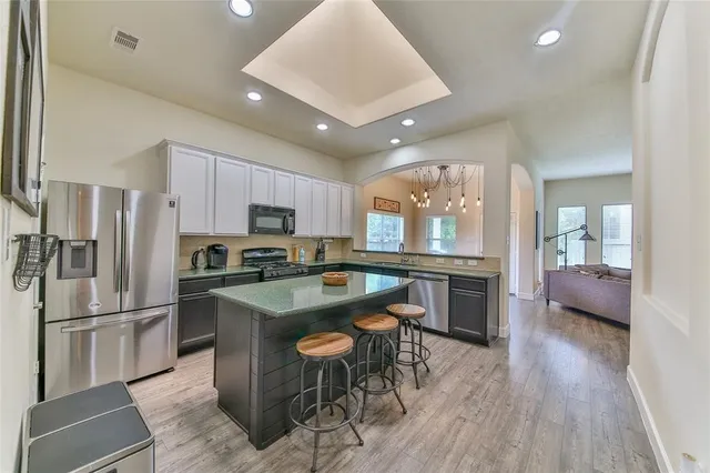 $2,600 | 2301 Shadow Falls Lane, Pearland, TX 77584