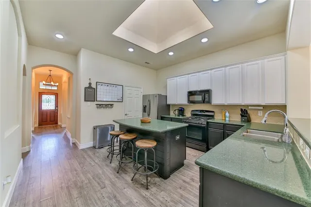 $2,600 | 2301 Shadow Falls Lane, Pearland, TX 77584