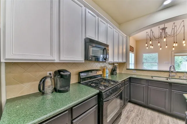 $2,600 | 2301 Shadow Falls Lane, Pearland, TX 77584