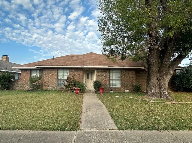 $2,300 | 305 Marriott Lane, Garland, TX 75040