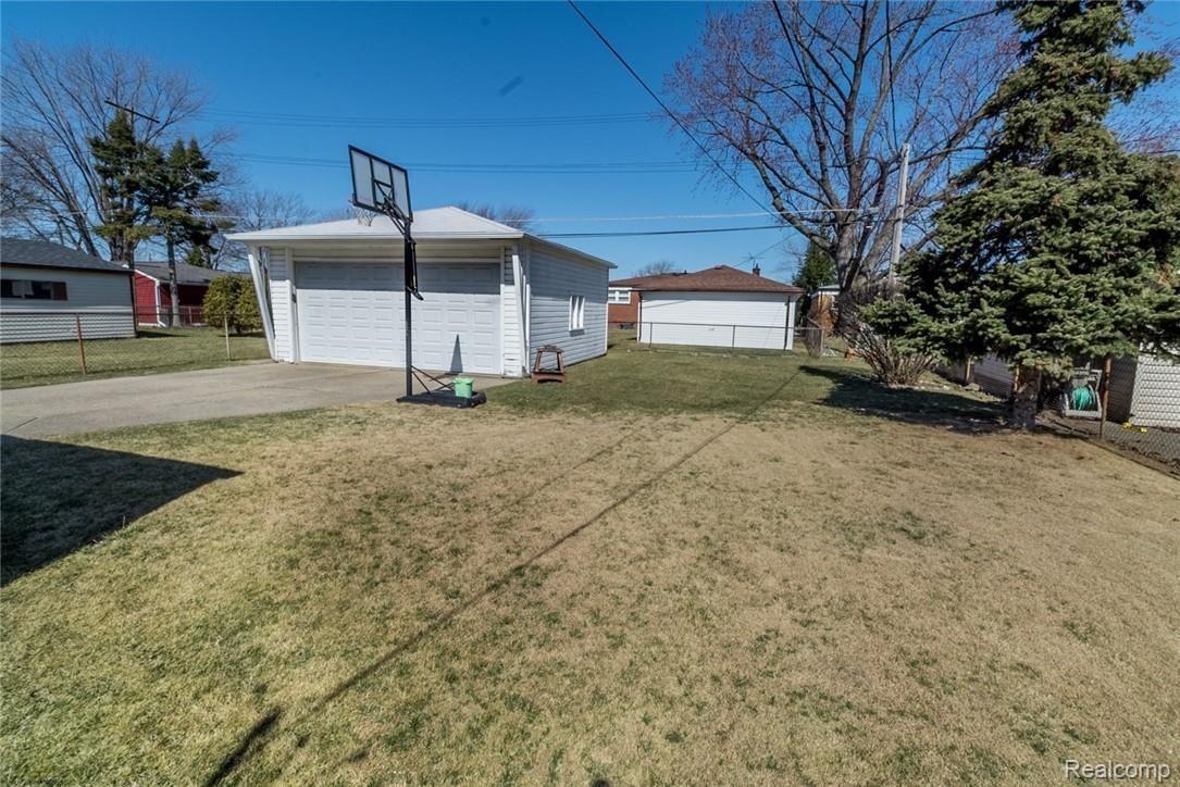 17835 Rainbow Road Fraser, MI 48026 - Photo 18 of 20 DSC01036-HDR.jpg