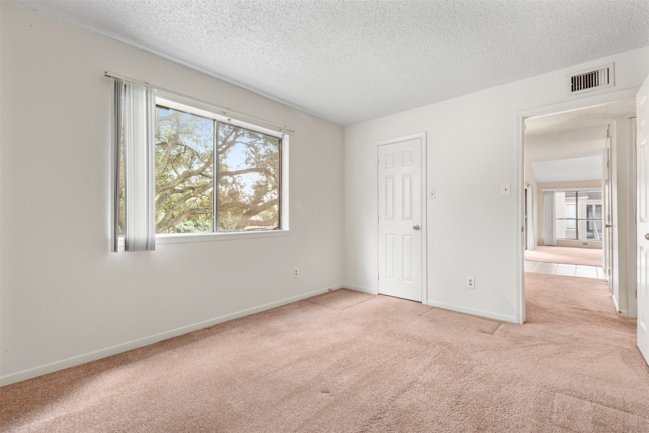 6701 Sands Point Drive, Unit 61 Houston, TX 77074 - Photo 14 of 20 an empty room with windows
