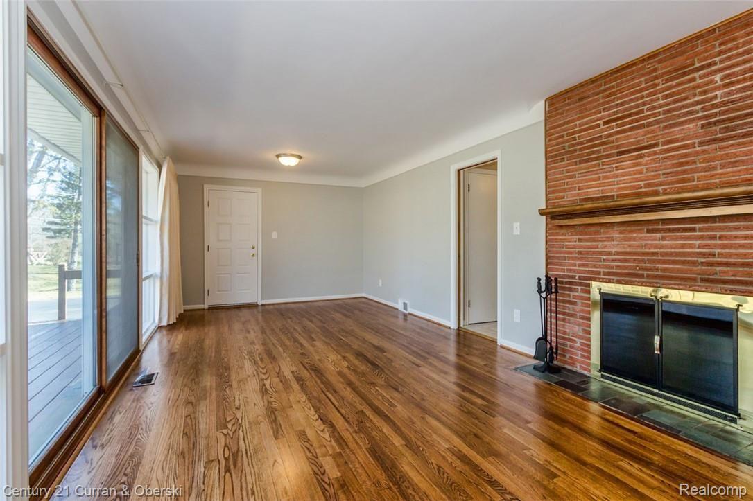 28451 Bayberry Road Farmington, MI 48331 - Photo 4 of 18 Living Room w/Fireplace
