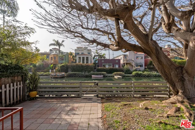 $3,995,000 | 2300 Grand Canal, Venice, CA 90291