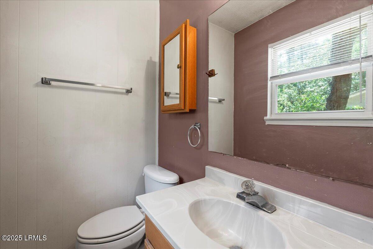 3003 Cherry Boulevard Beaufort, SC 29902 - Photo 19 of 28 19-Half Bath