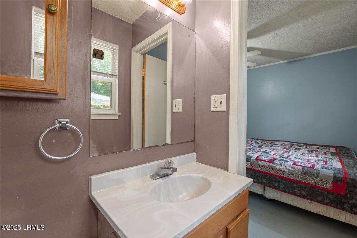 3003 Cherry Boulevard Beaufort, SC 29902 - Photo 20 of 28 20-Half Bath