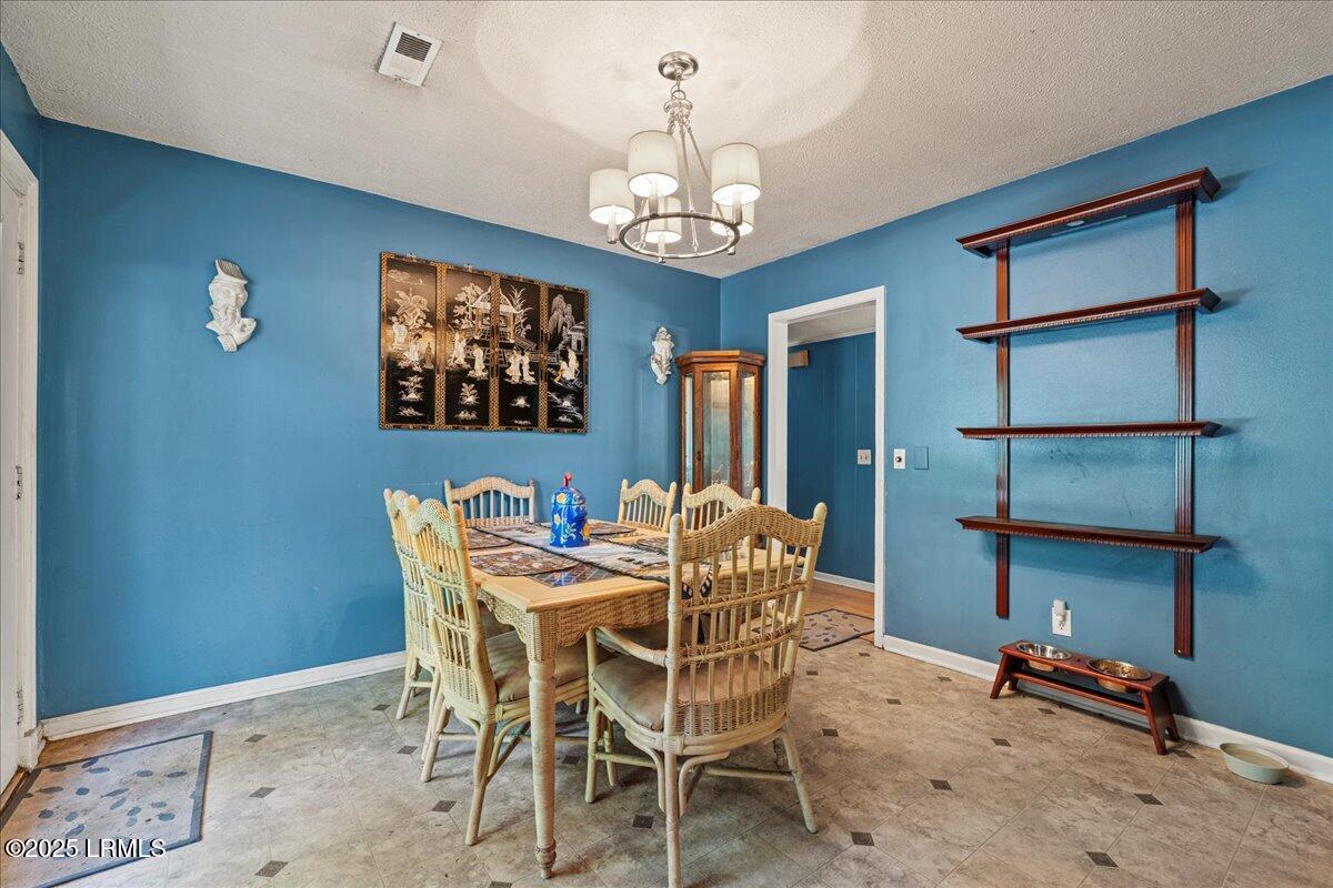 3003 Cherry Boulevard Beaufort, SC 29902 - Photo 6 of 28 06-Dining Area