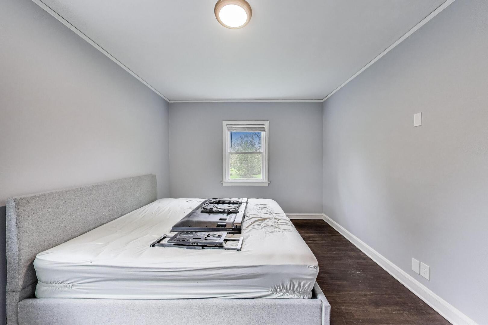 2515 Gordon Drive Flossmoor, IL 60422 - Photo 21 of 42 a bedroom with a bed and a window