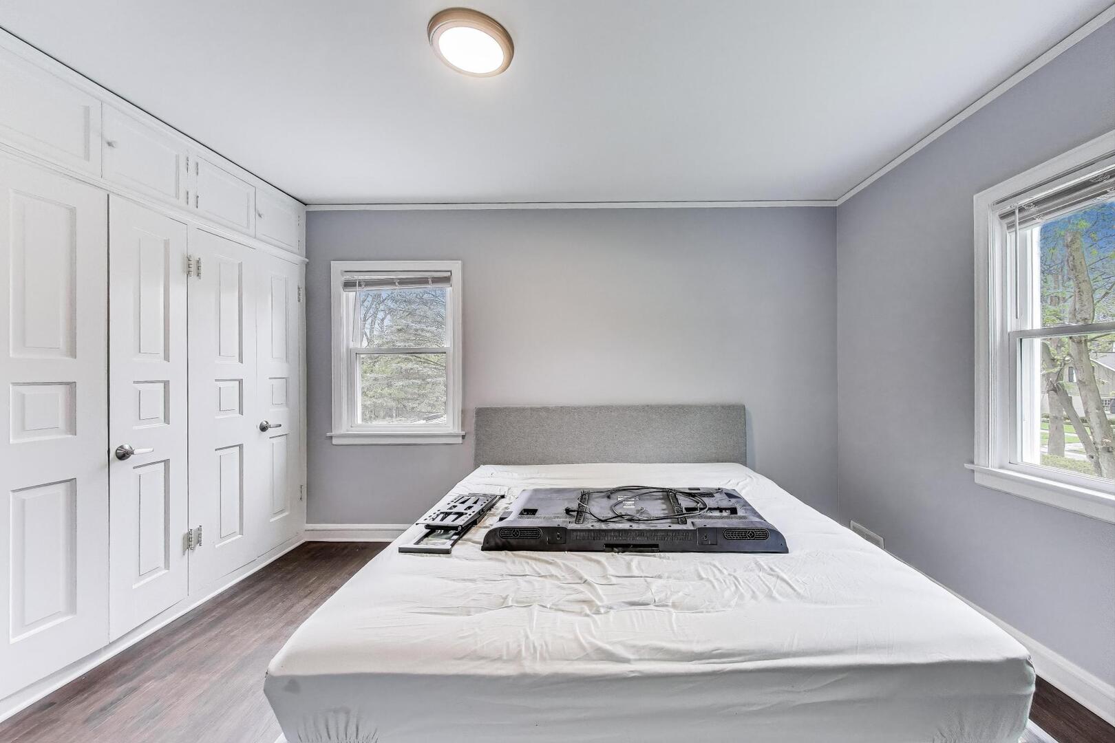 2515 Gordon Drive Flossmoor, IL 60422 - Photo 22 of 42 a white stove top oven sitting inside of a kitchen