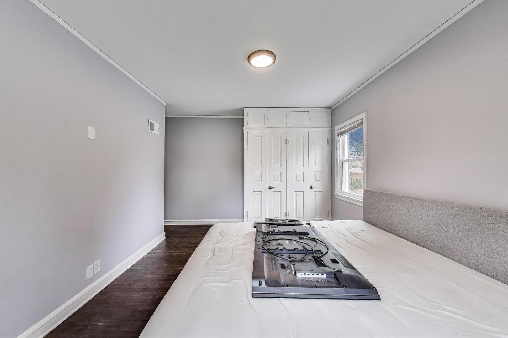 2515 Gordon Drive Flossmoor, IL 60422 - Photo 23 of 42 a bedroom with a bed and a window