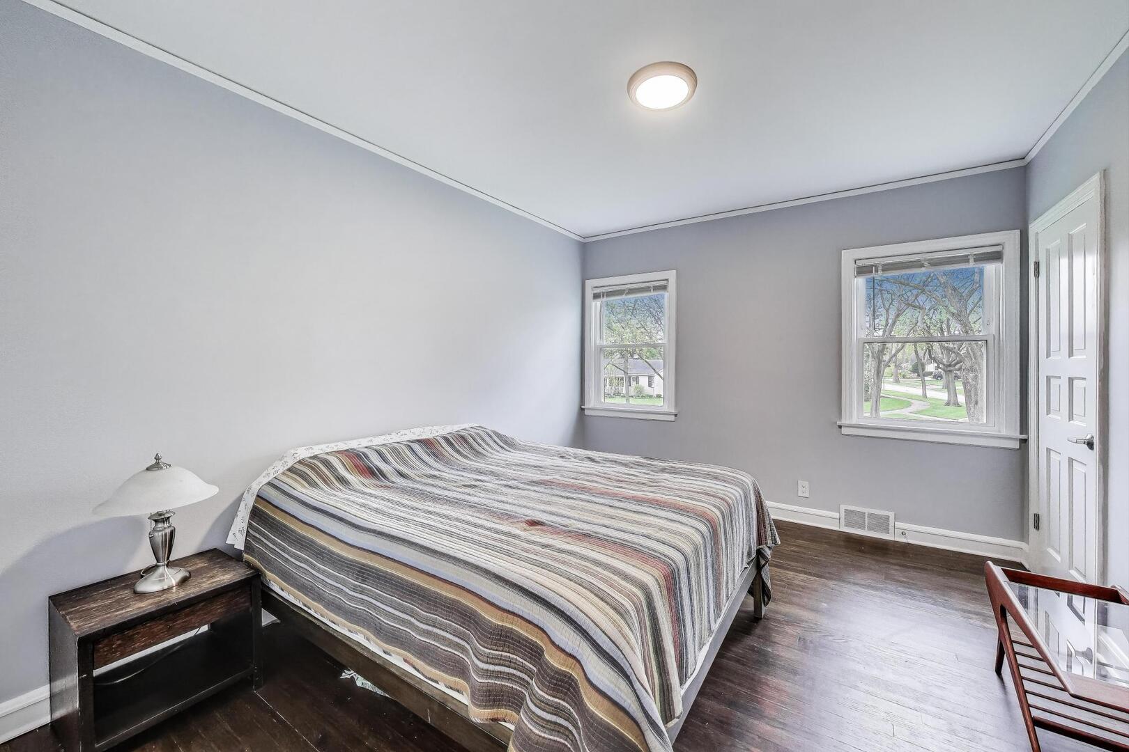 2515 Gordon Drive Flossmoor, IL 60422 - Photo 24 of 42 a bedroom with a bed and a window