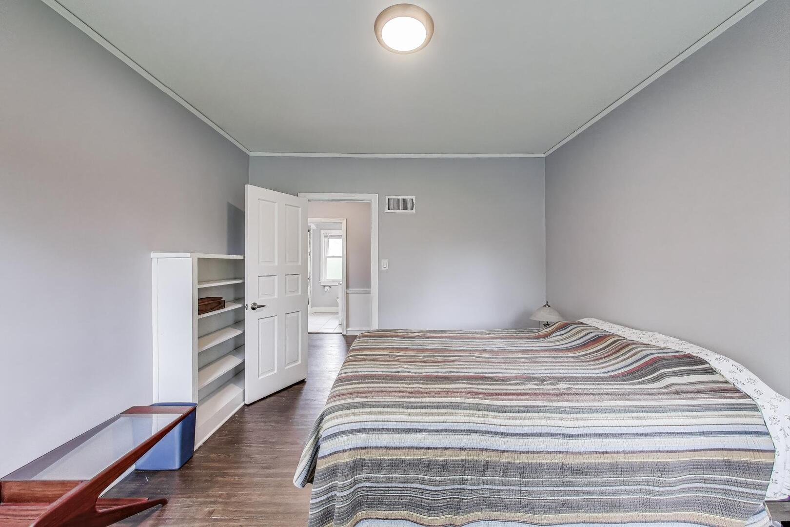 2515 Gordon Drive Flossmoor, IL 60422 - Photo 25 of 42 a view of a bedroom with wooden floor and closet