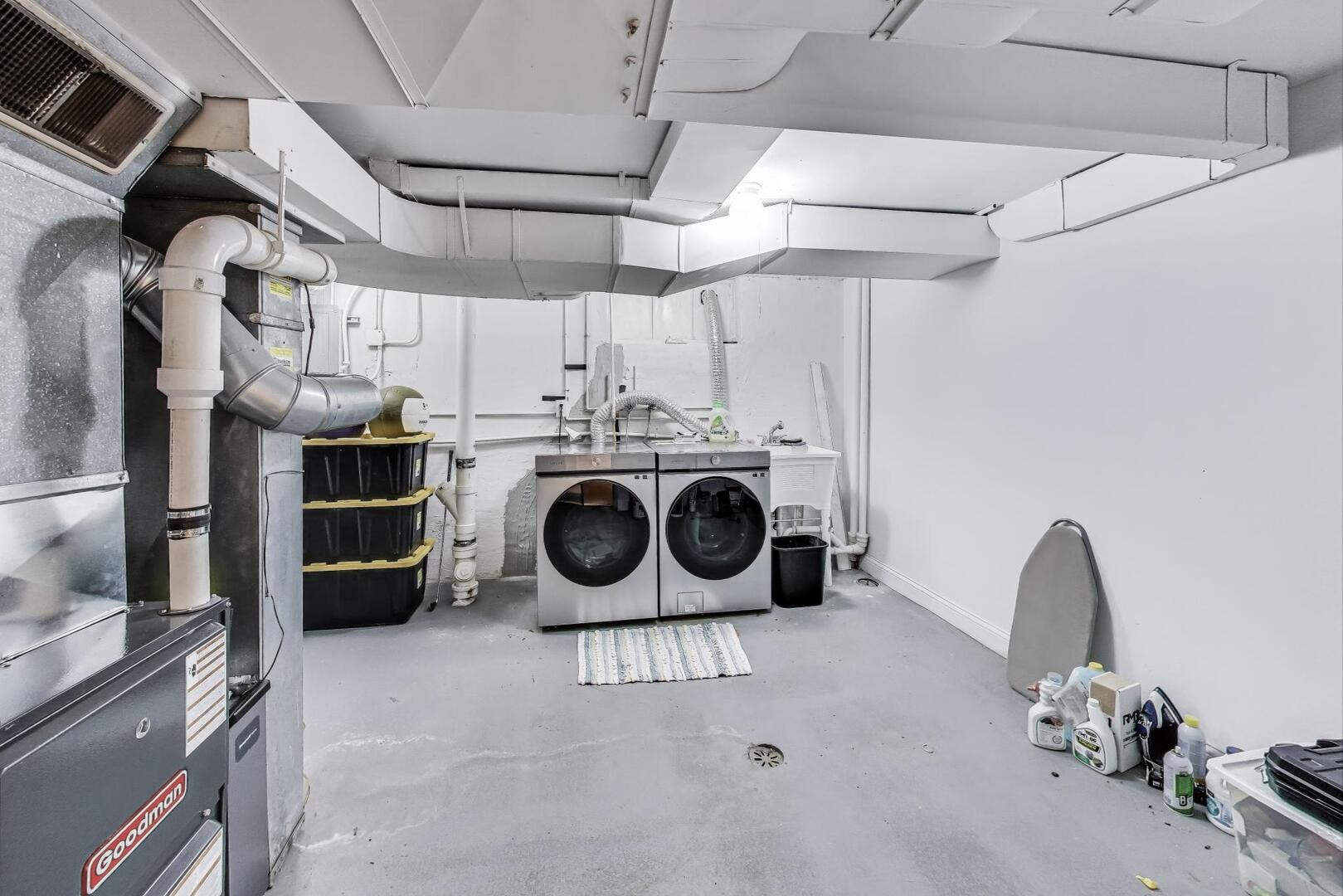 2515 Gordon Drive Flossmoor, IL 60422 - Photo 31 of 42 a utility room with dryer and washer