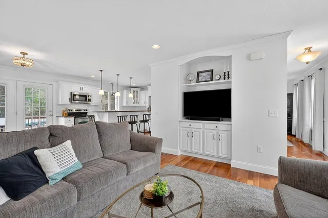 $699,000 | 66 Lee Street, East Longmeadow, MA 01028