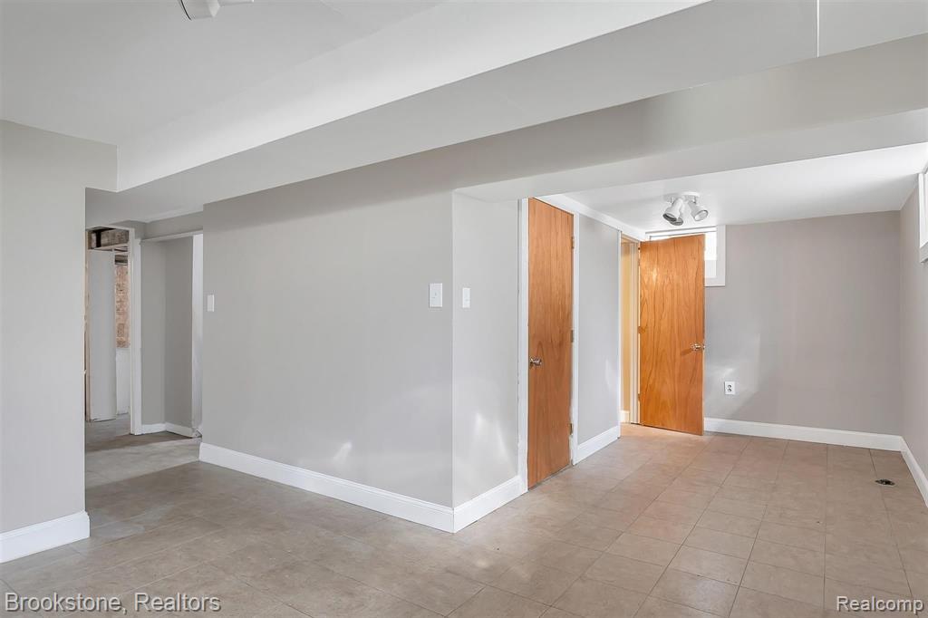 2734 Crooks Road Royal Oak, MI 48073 - Photo 42 of 50