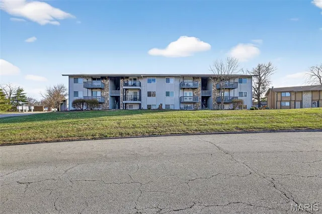 $135,000 | 1832 Gascony Parc Drive, Unit 1832, Lake St. Louis, MO 63367