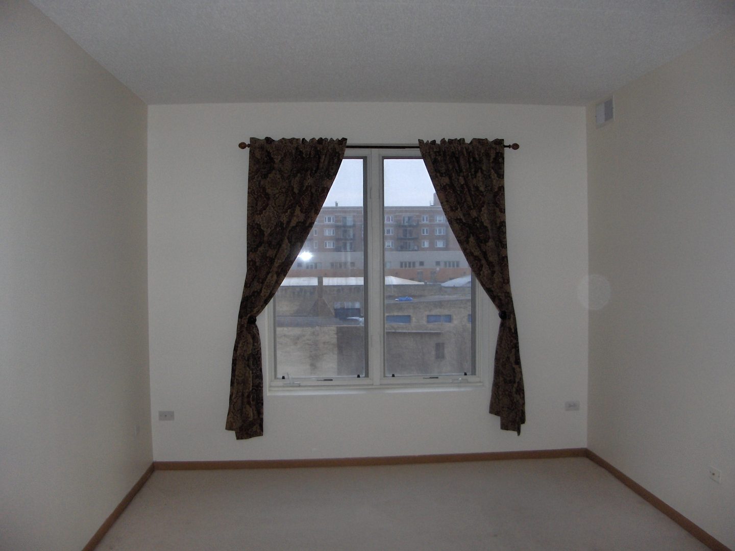 515 Main Street, Unit 608 Evanston, IL 60202 - Photo 17 of 21