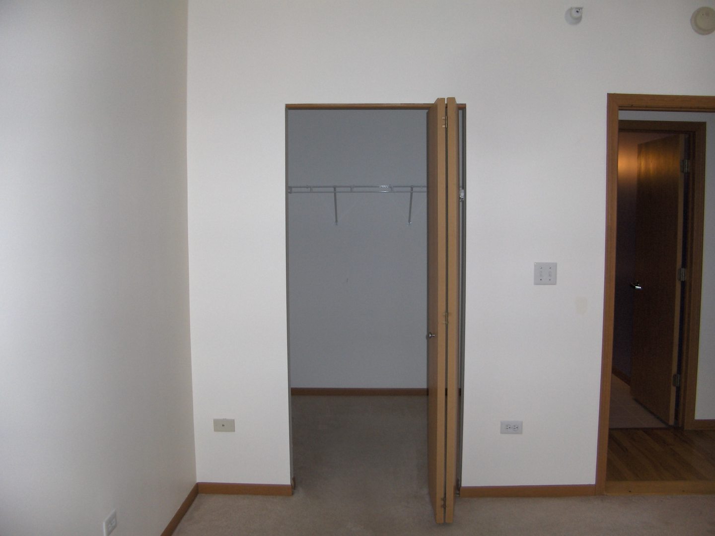 515 Main Street, Unit 608 Evanston, IL 60202 - Photo 21 of 21 an empty room with closet and closet