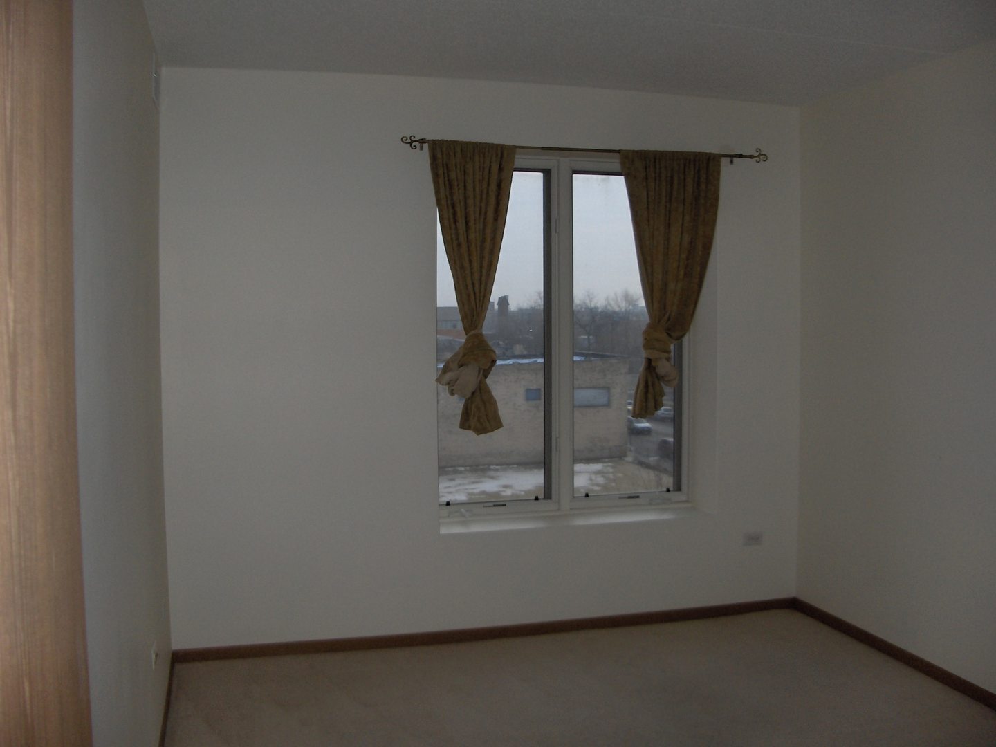 515 Main Street, Unit 608 Evanston, IL 60202 - Photo 5 of 21 a view of entryway