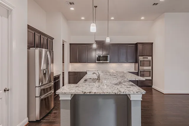 $560,000 | 112 Sundown Ridge Place, The Woodlands, TX 77375