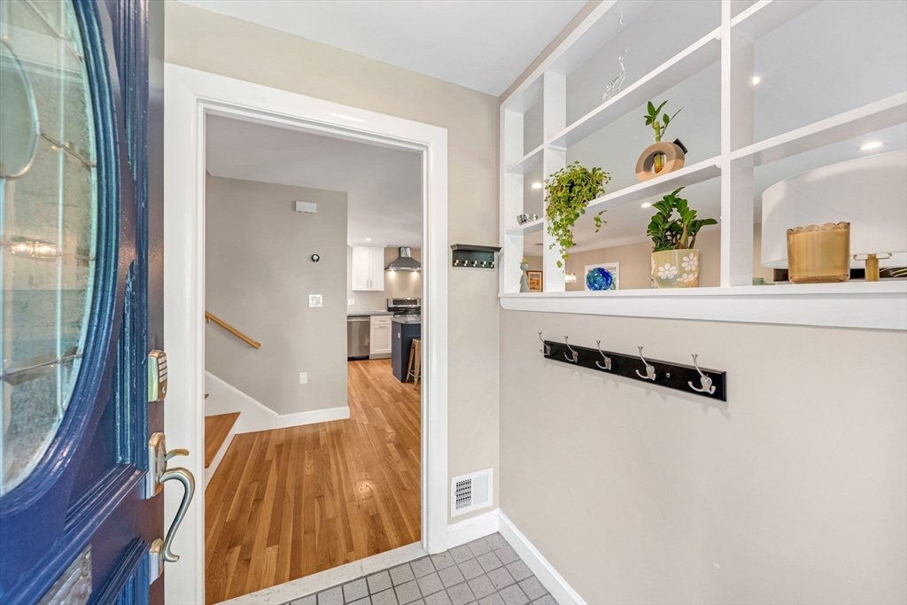 89 Rolling Lane Needham, MA 02492 - Photo 3 of 33